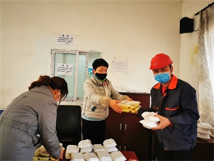 凯发k8一触即发股份公司领导慰问销售一线员工及运输客户