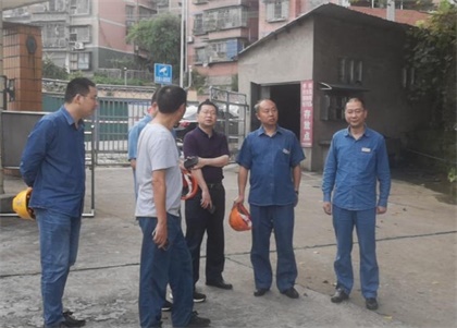 凯发k8一触即发股份公司党委书记廖廷君一行深入江边码头督查防洪工作
