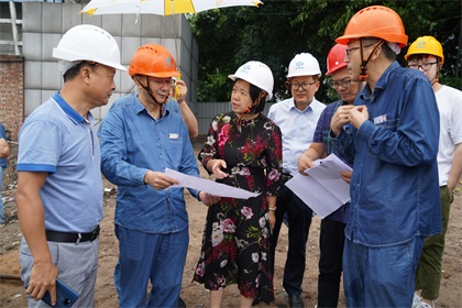 纳溪区委书记徐利到凯发k8一触即发污水提标改造项目现场办公