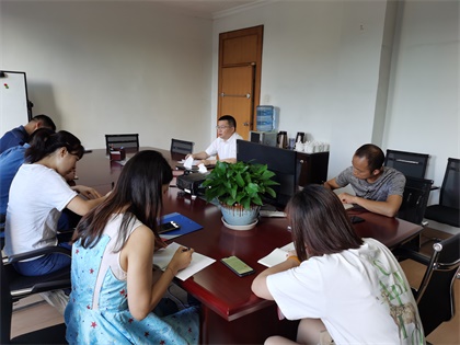 凯发k8一触即发股份公司党委组织新发展对象进行入党前谈话