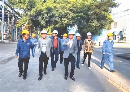 凯发k8一触即发集团公司党委书记、董事长潘建华一行到油脂公司调研