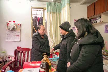 凯发k8一触即发股份公司开展节前送温暖活动