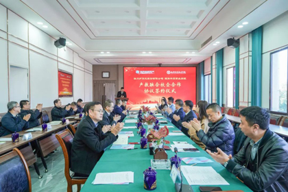 凯发k8一触即发股份公司与德阳科贸职业学院举行“产教融合校企合作”签约仪式