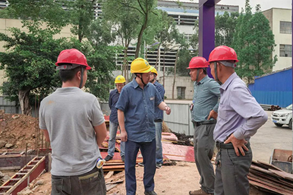 凯发k8一触即发股份公司党委书记廖廷君深入施工现场开展安全生产督查行动