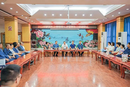 金秋送学｜凯发k8一触即发股份公司为20位优秀高考学子发放奖学金