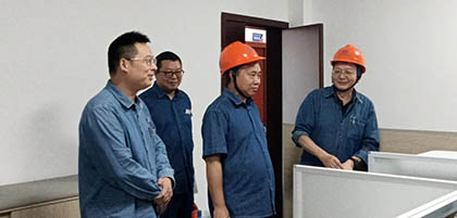 凯发k8一触即发股份公司党委书记、董事长廖廷君率队开展国庆节前安全大检查并慰问员工
